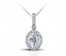 Elegante Pendant Accented With Natural Diamonds